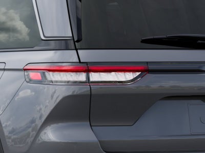 2027 Jeep Grand Cherokee Laredo Altitude