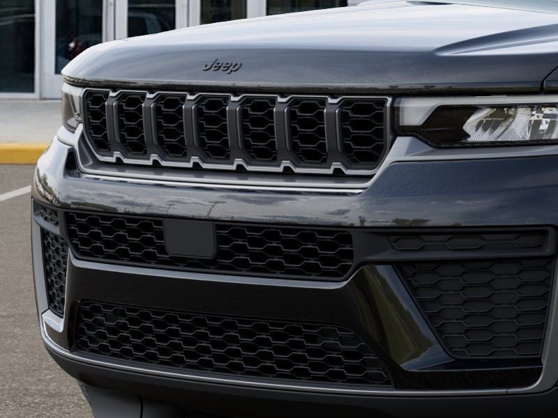 2026 Jeep Grand Cherokee Laredo Altitude