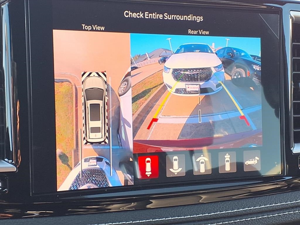 2026 Chrysler Pacifica Select