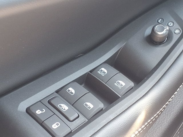 2027 Jeep Grand Cherokee Laredo Altitude