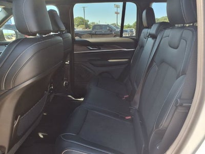 2027 Jeep Grand Cherokee Laredo Altitude