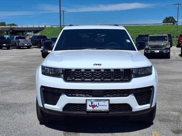 2027 Jeep Grand Cherokee Laredo Altitude