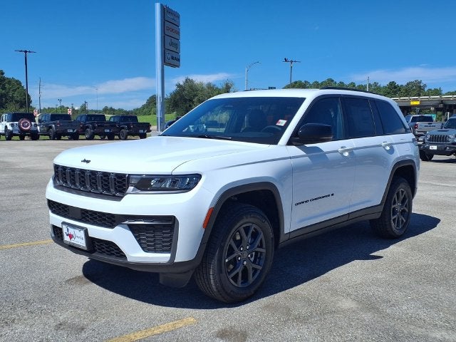 2027 Jeep Grand Cherokee Laredo Altitude