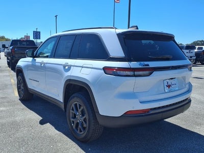 2027 Jeep Grand Cherokee Laredo Altitude