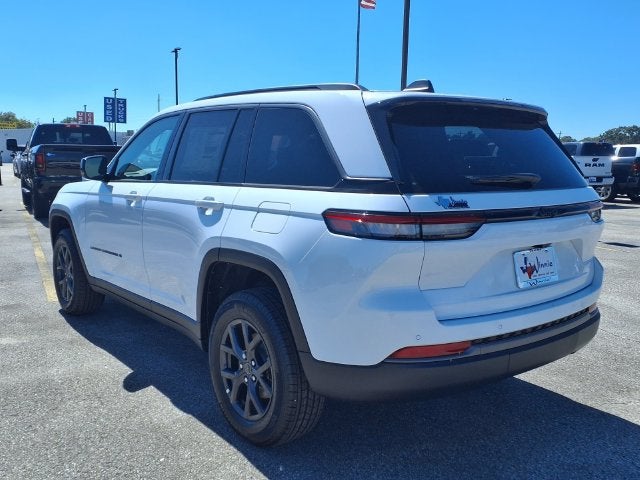 2027 Jeep Grand Cherokee Laredo Altitude