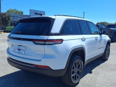 2027 Jeep Grand Cherokee Laredo Altitude