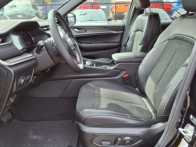 2026 Jeep Grand Cherokee Altitude