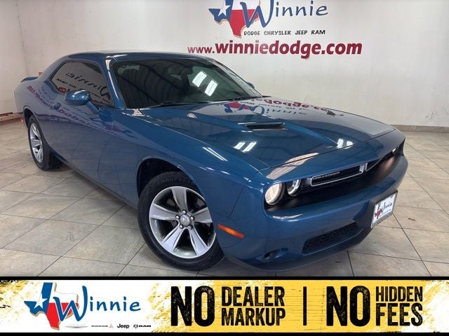 2020 Dodge Challenger SXT Auto's photo