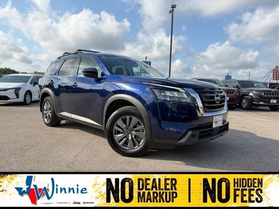 2024 Nissan Pathfinder SV
