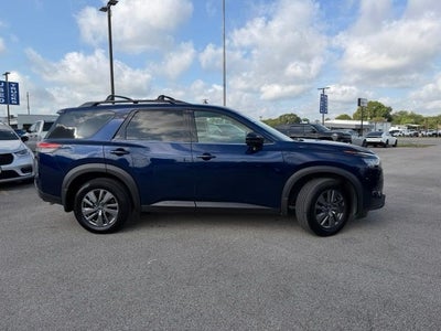 2024 Nissan Pathfinder SV