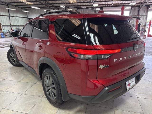2024 Nissan Pathfinder SV