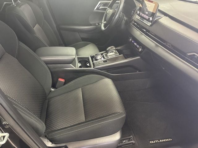 2024 Mitsubishi Outlander ES