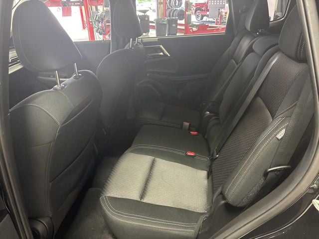 2024 Mitsubishi Outlander ES