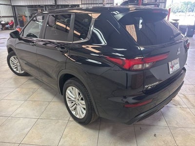 2024 Mitsubishi Outlander ES