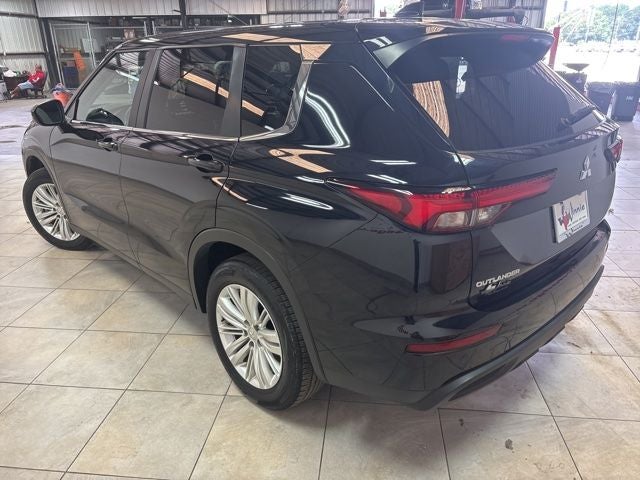 2024 Mitsubishi Outlander ES
