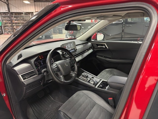 2024 Mitsubishi Outlander Base