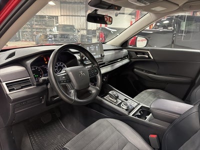 2024 Mitsubishi Outlander Base