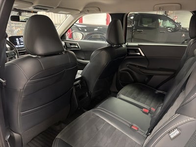 2024 Mitsubishi Outlander Base