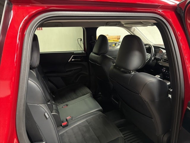 2024 Mitsubishi Outlander Base