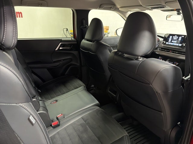 2024 Mitsubishi Outlander Base