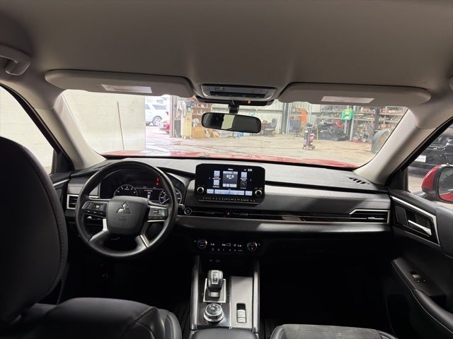 2024 Mitsubishi Outlander Base