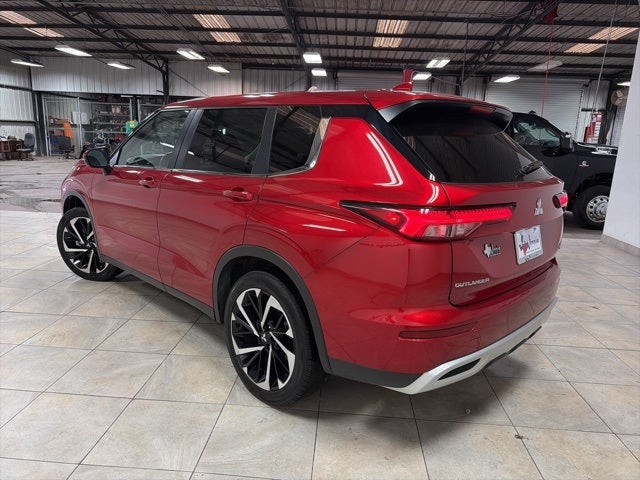 2024 Mitsubishi Outlander Base