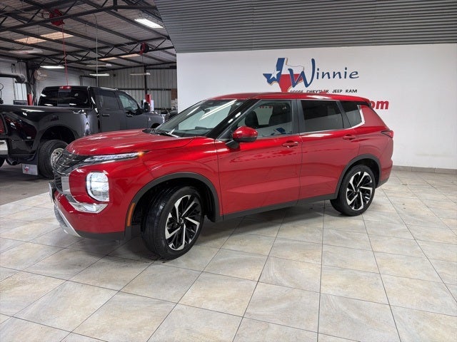 2024 Mitsubishi Outlander Base