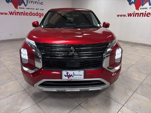2024 Mitsubishi Outlander Base