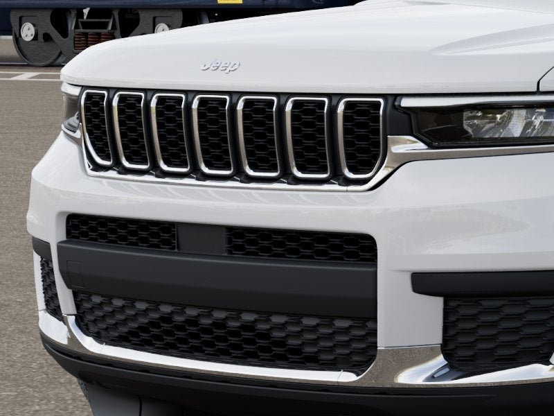 2027 Jeep Grand Cherokee Base