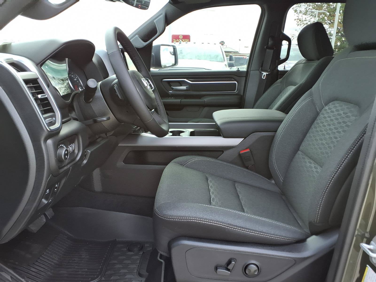 2027 RAM 1500 Big Horn/Lone Star