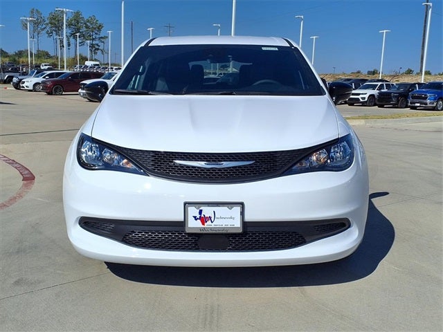 2026 Chrysler Voyager LX