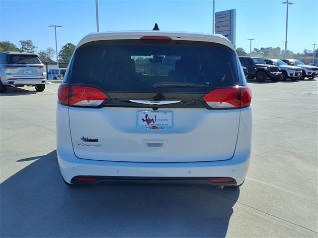2026 Chrysler Voyager LX